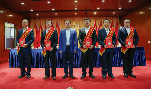 宜化集團(tuán)召開2019年慶?！拔逡弧眹H勞動(dòng)節(jié)暨表彰大會(huì)(圖7)